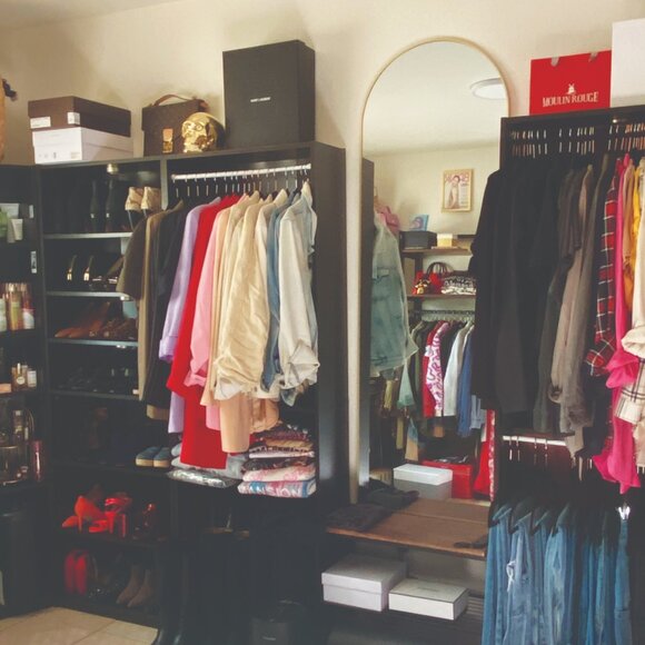 Meet your Posher, Eliza - Picture 2 of 2